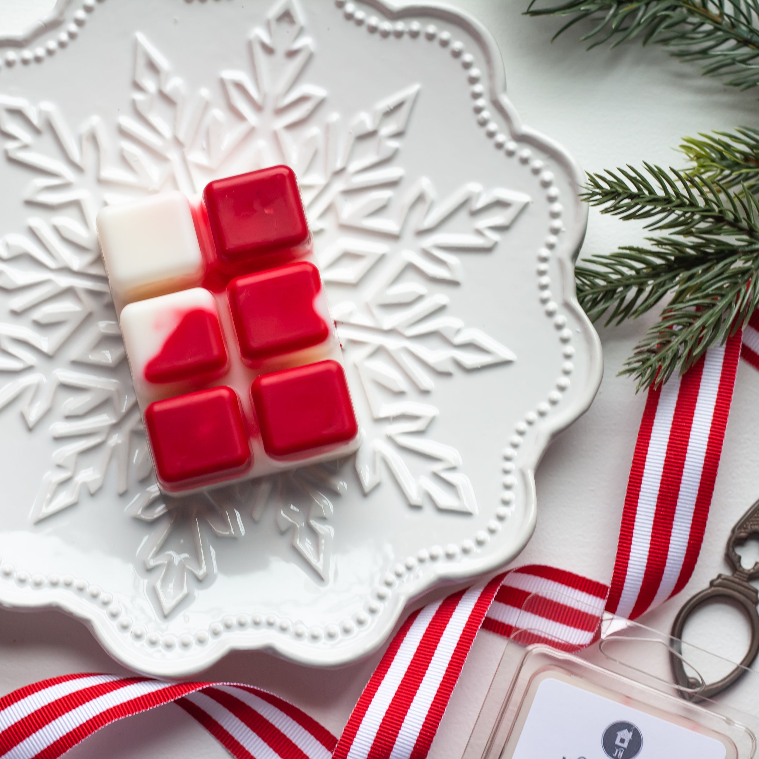 Christmas Wax Melts Merry & Bright - White & Red 3 oz.